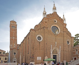 意大利威尼斯圣玛利亚·迪弗拉里钟楼东侧。