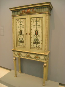 亚当1776年设计的书柜，可能是托马斯·奇本代尔建造的。