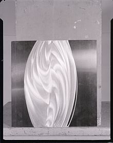Getulio Alviani，铝板。照片由保罗·蒙蒂拍摄，1963年(Fondo Paolo Monti, BEIC)。