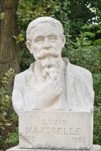 路易斯·马若雷勒的雕像，南希学院博物馆，南希:马若雷勒的半身像在外面的一块轻石上。