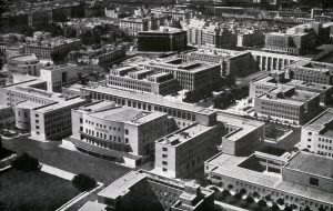 新校园'Université de Rome(1935)，马塞洛·皮亚琴蒂尼:黑色与白色的照片différents bâtiments scolaires。