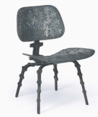 Chaise d'appoint sculpturale 