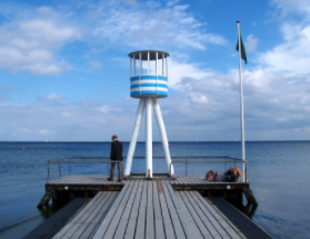贝尔维尤海滩- L'une des tours de surveillance caracacristiques d'Arne Jacobsen, 1930。Copenhague,丹麦。