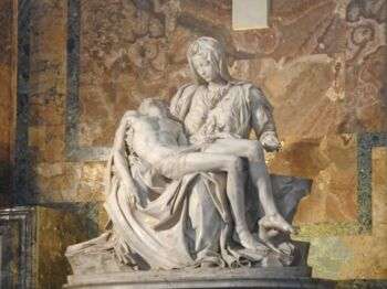 梵蒂冈米开朗基罗雕像La Pietà的照片。圣母玛利亚被描绘成在儿子受难后悲伤地抱着他。